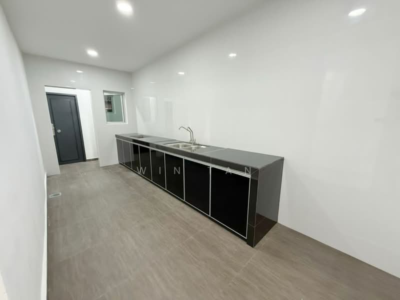 1-storey Terraced House for Sale in Taman Puteri Wangsa (Ulu Tiram) - Win Tan - Kitchen - PropertyGuru.com.my
