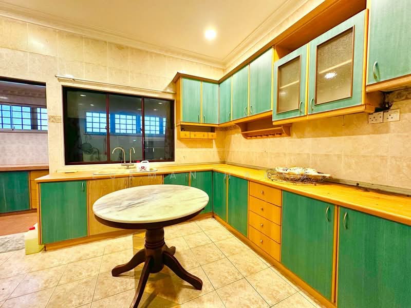 2-storey Terraced House for Sale at Ukay Perdana - Lukman Hakim - Kitchen - PropertyGuru.com.my