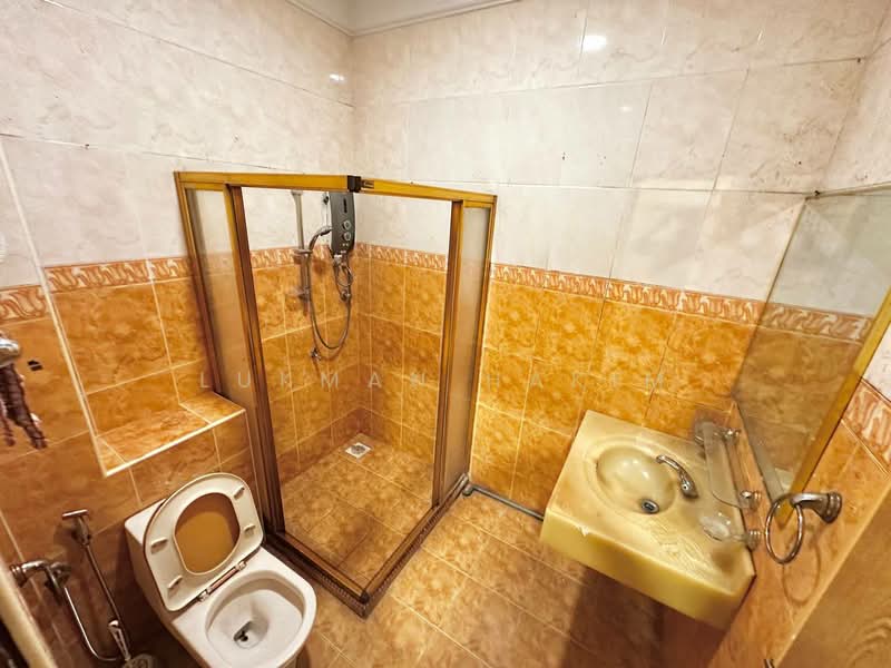 2-storey Terraced House for Sale at Ukay Perdana - Lukman Hakim - Bathroom - PropertyGuru.com.my