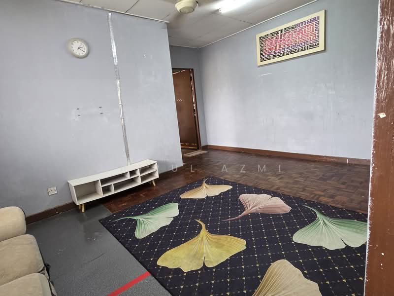 Flat for Rent at PKNS Flat Seksyen 6 - Hairul Azmi - Living Room - PropertyGuru.com.my