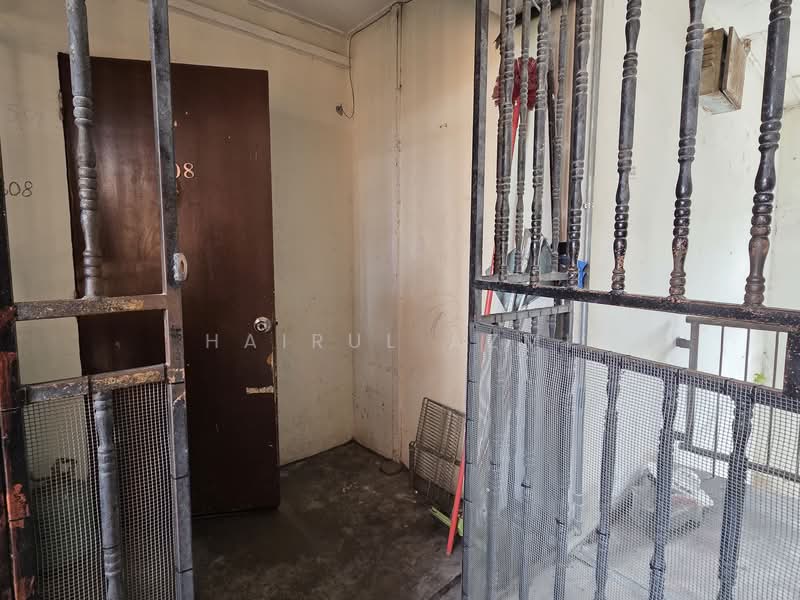 Flat for Rent at PKNS Flat Seksyen 6 - Hairul Azmi - Entrance - PropertyGuru.com.my
