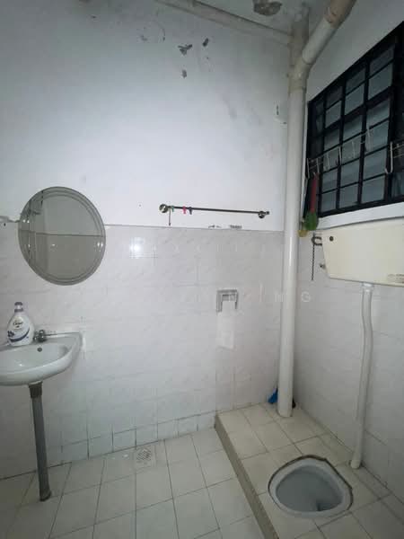 2-storey Terraced House for Rent in Saleng (Senai) - Jadelyn Ng - Bathroom - PropertyGuru.com.my
