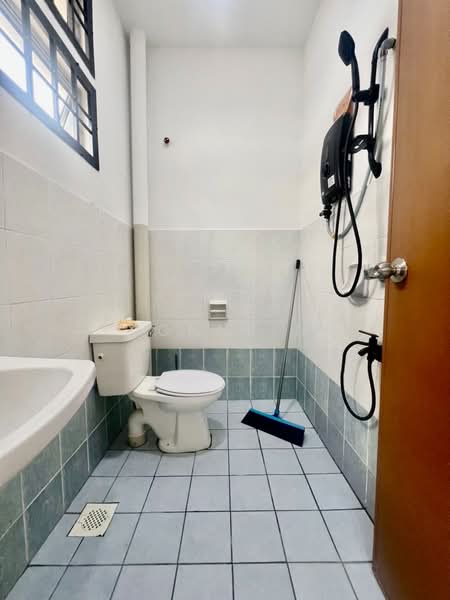 Taman Mutiara Rini untuk Untuk Disewa - RM 2,100 /bulan, Feb 2026 - Bathroom - PropertyGuru.com.my