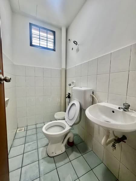 Taman Mutiara Rini untuk Untuk Disewa - RM 2,100 /bulan, Feb 2026 - Bathroom - PropertyGuru.com.my