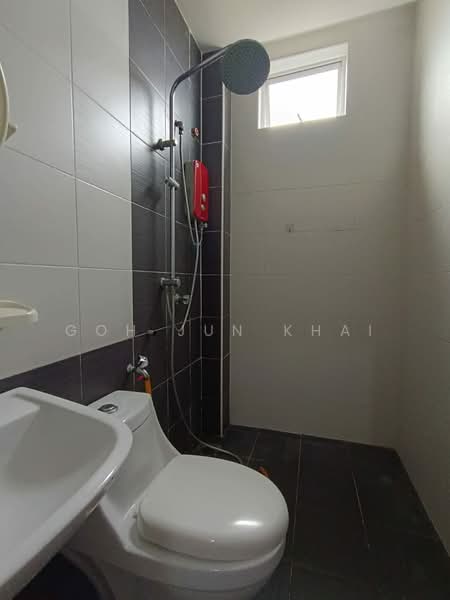 Semi-Detached House for Rent in Taman Klebang Utama (Klebang) - Goh Jun Khai - Bathroom - PropertyGuru.com.my
