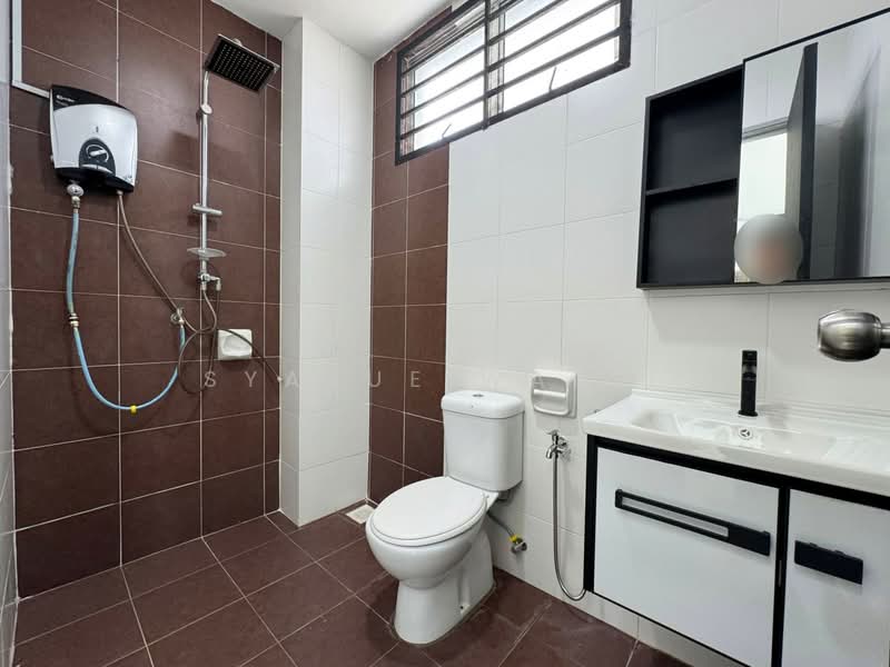 Semi-Detached House for Sale in Bandar Saujana Putra (Tanjong Duabelas) - Syazue Wanie - Bathroom - PropertyGuru.com.my