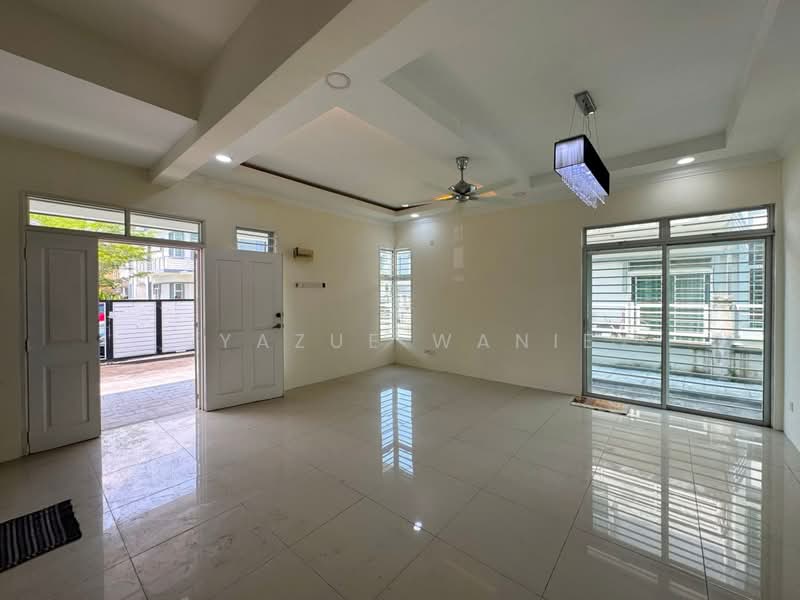 Semi-Detached House for Sale in Bandar Saujana Putra (Tanjong Duabelas) - Syazue Wanie - Living Room - PropertyGuru.com.my