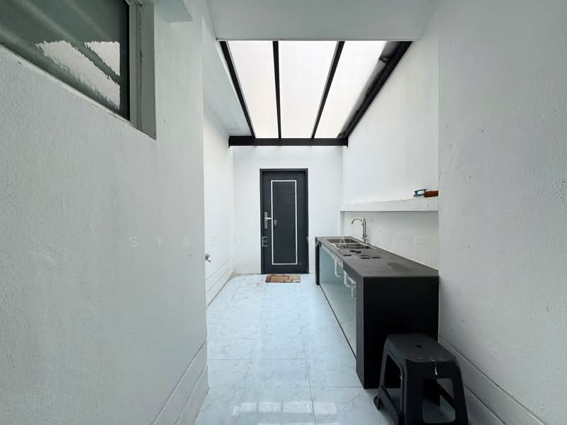 Semi-Detached House for Sale in Bandar Saujana Putra (Tanjong Duabelas) - Syazue Wanie - Kitchen - PropertyGuru.com.my