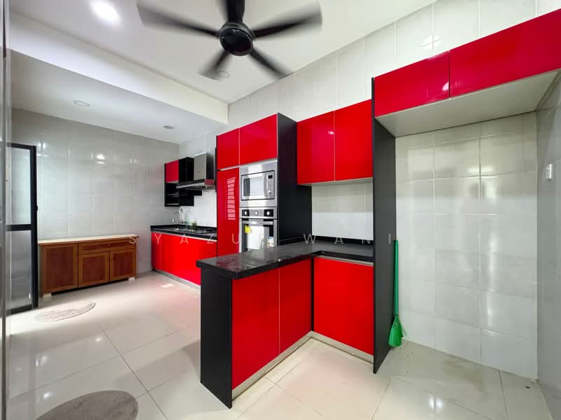 Semi-Detached House for Sale in Bandar Saujana Putra (Tanjong Duabelas) - Syazue Wanie - Kitchen - PropertyGuru.com.my