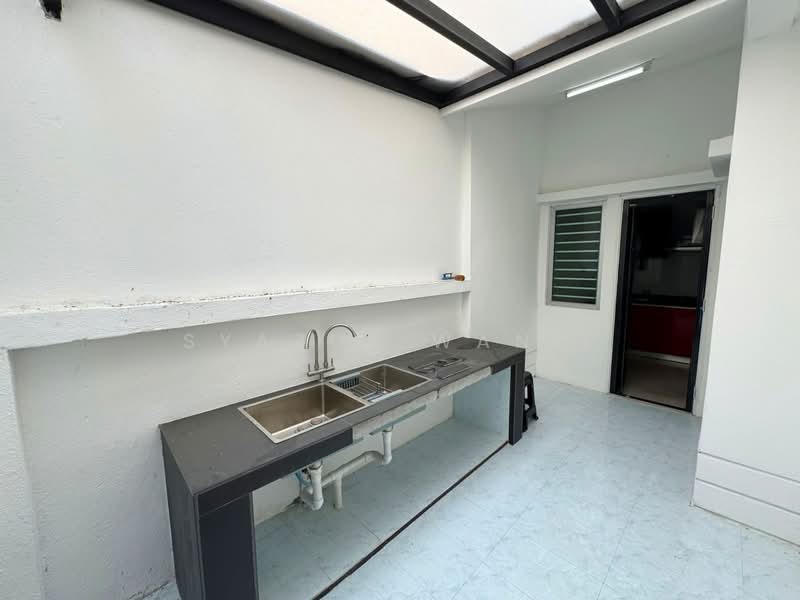 Semi-Detached House for Sale in Bandar Saujana Putra (Tanjong Duabelas) - Syazue Wanie - Kitchen - PropertyGuru.com.my