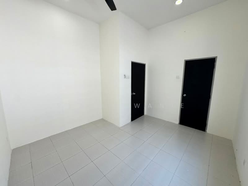 Semi-Detached House for Sale in Bandar Saujana Putra (Tanjong Duabelas) - Syazue Wanie - Interior - PropertyGuru.com.my