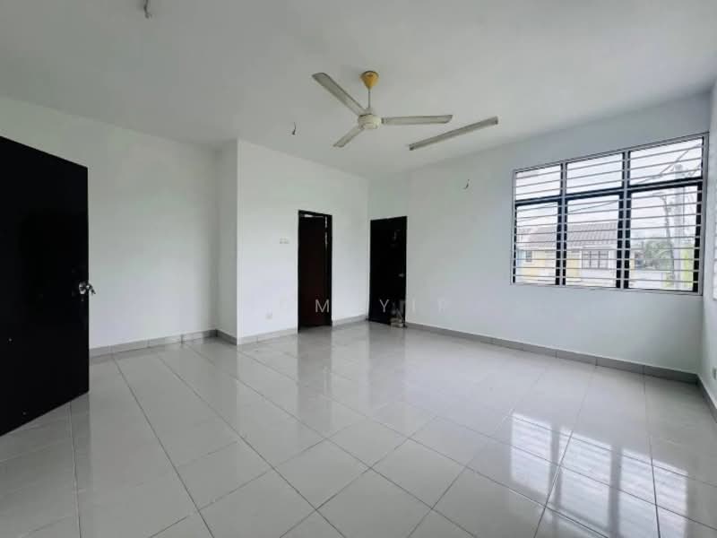 2-storey Terraced House for Sale in Saujana Rawang (Rawang) - Tom Yip - Living Room - PropertyGuru.com.my