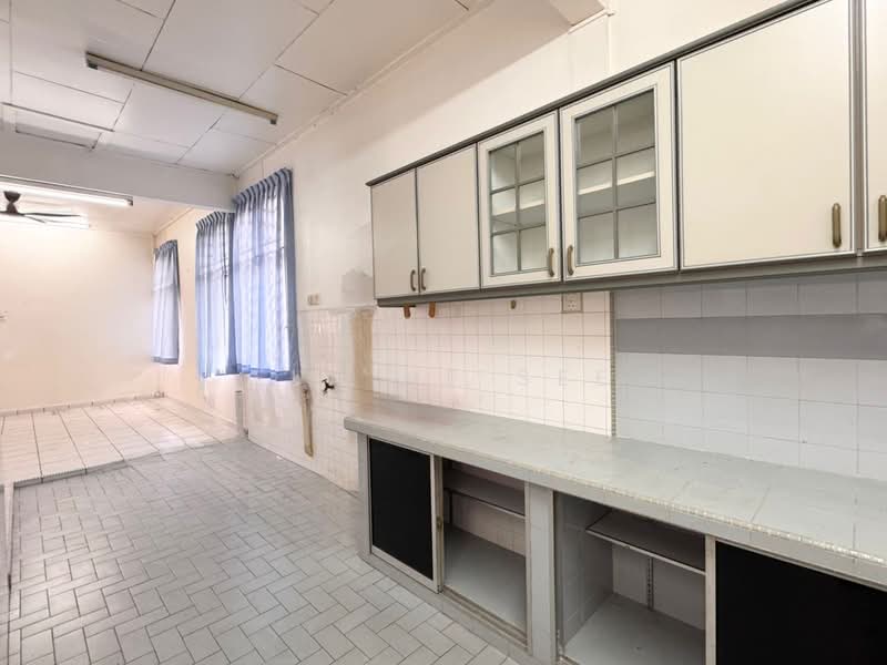 Taman Daya Tamans Dayas untuk Untuk Disewa - RM 1,800 /bulan, Feb 2026 - Kitchen - PropertyGuru.com.my