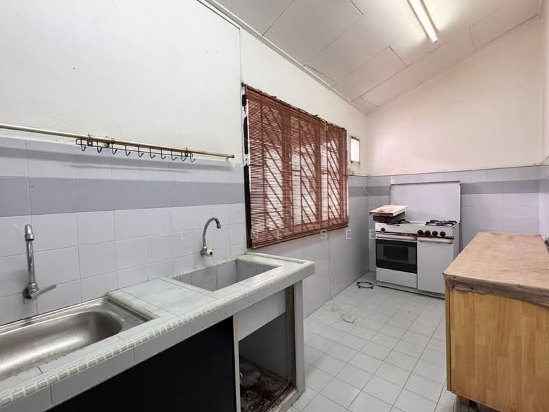 Taman Daya Tamans Dayas untuk Untuk Disewa - RM 1,800 /bulan, Feb 2026 - Kitchen - PropertyGuru.com.my