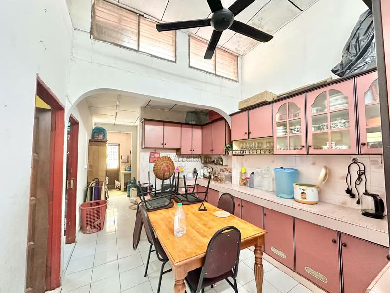 1-storey Terraced House for Sale in Taman Dato Harun (Petaling Jaya) - Lukman Hakim - Kitchen - PropertyGuru.com.my