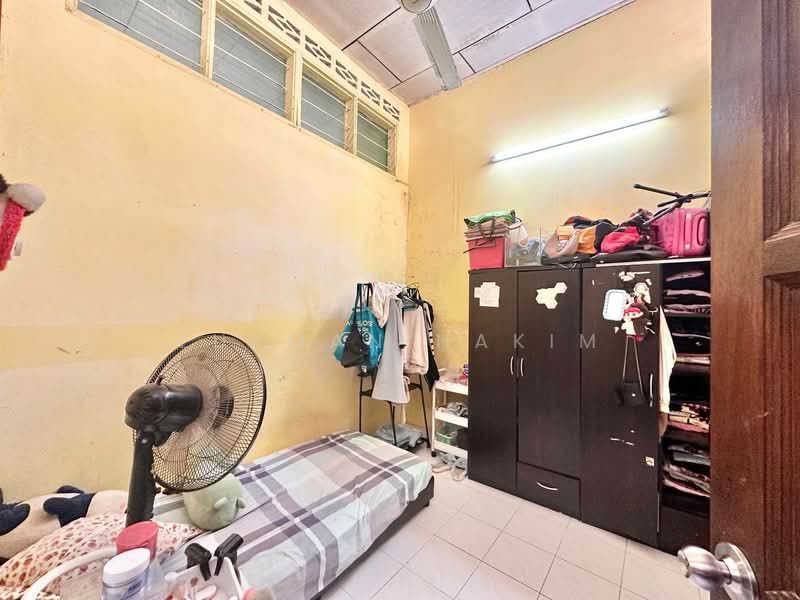 1-storey Terraced House for Sale in Taman Dato Harun (Petaling Jaya) - Lukman Hakim - Bedroom - PropertyGuru.com.my