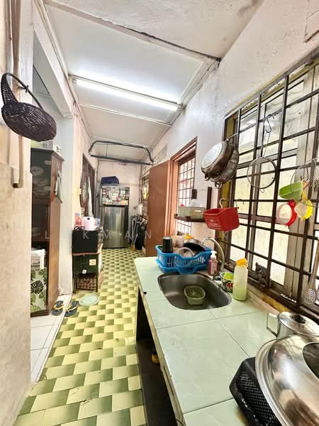 1-storey Terraced House for Sale in Taman Dato Harun (Petaling Jaya) - Lukman Hakim - Kitchen - PropertyGuru.com.my