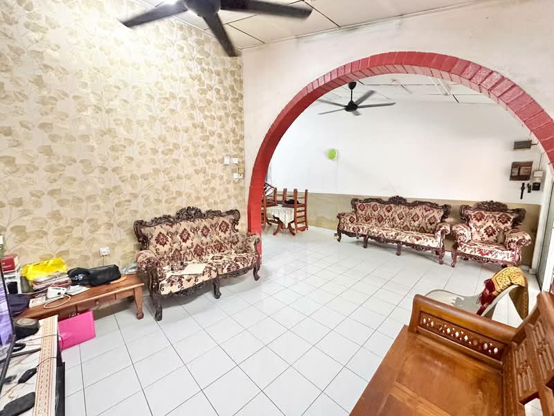 1-storey Terraced House for Sale in Taman Dato Harun (Petaling Jaya) - Lukman Hakim - Living Room - PropertyGuru.com.my