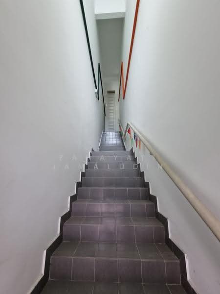 Shop / Office untuk Dijual di Shah Alam (Selangor) - Zahayati Jamaludin - Corridor - PropertyGuru.com.my