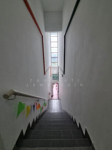 Shop / Office untuk Dijual di Shah Alam (Selangor) - Zahayati Jamaludin - Corridor - PropertyGuru.com.my