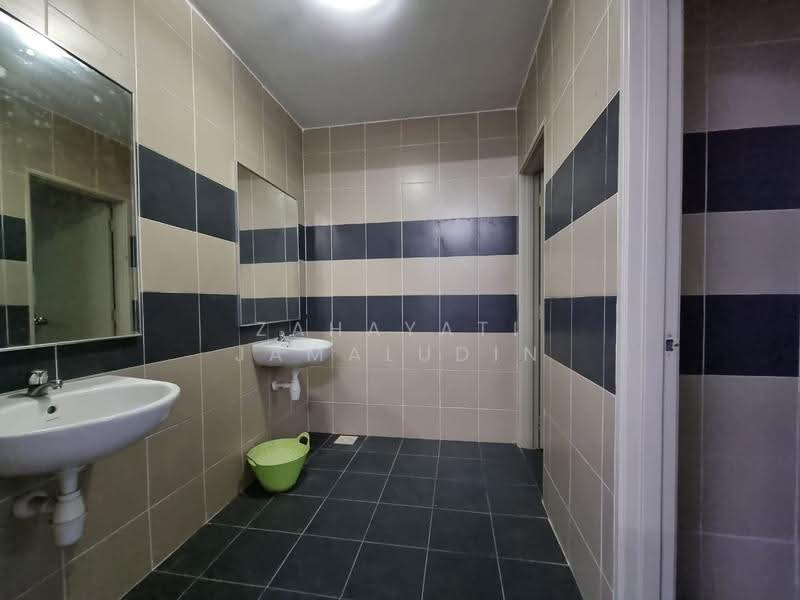 Shop / Office untuk Dijual di Shah Alam (Selangor) - Zahayati Jamaludin - Bathroom - PropertyGuru.com.my