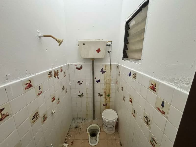 1.5-storey Terraced House for Sale in Cheras (Selangor) - Ken Lai - Bathroom - PropertyGuru.com.my