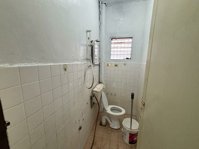 1.5-storey Terraced House for Sale in Cheras (Selangor) - Ken Lai - Bathroom - PropertyGuru.com.my