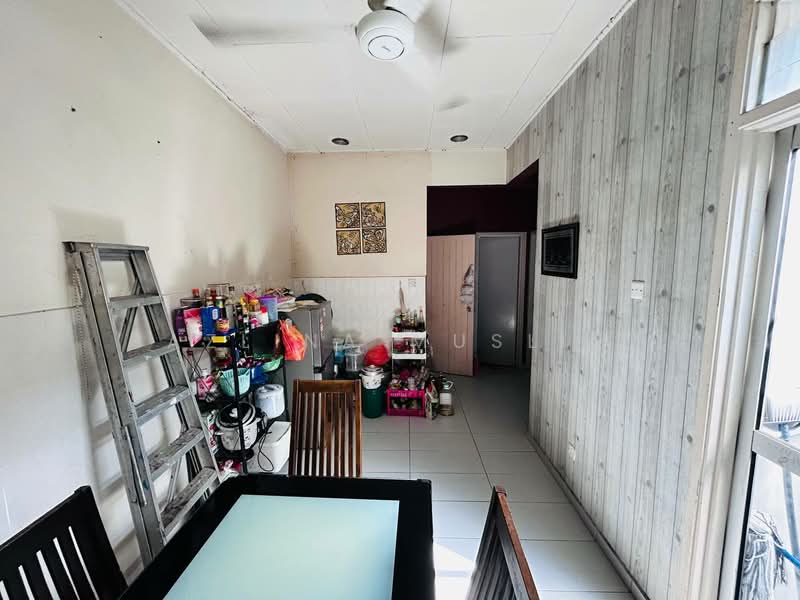 Taman Tanjung Puteri Resort untuk Untuk Dijual - RM 380,000, Feb 2026 - Kitchen - PropertyGuru.com.my