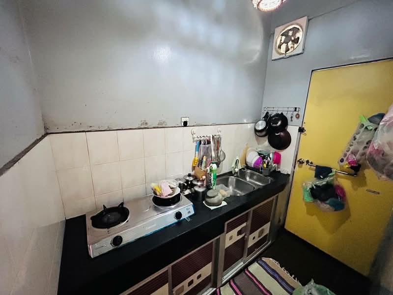 Taman Tanjung Puteri Resort untuk Untuk Dijual - RM 380,000, Feb 2026 - Kitchen - PropertyGuru.com.my