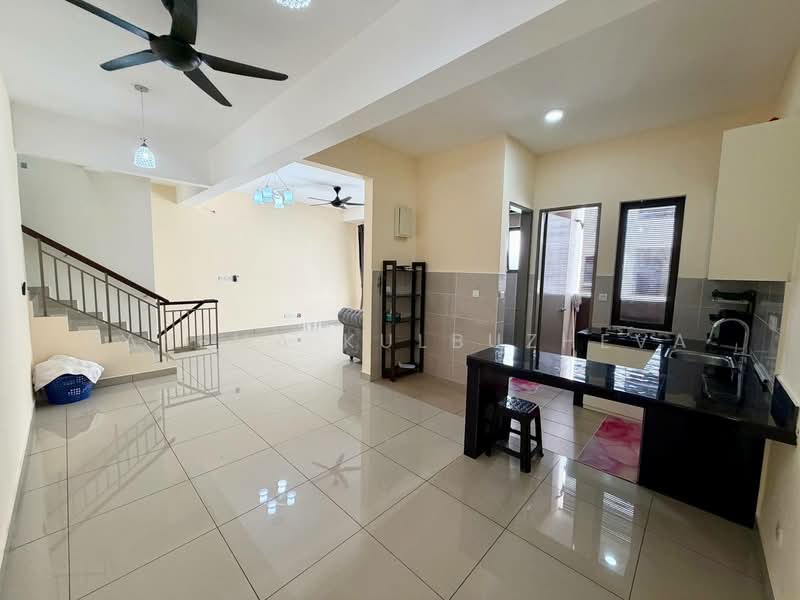 The Strata untuk Untuk Dijual - RM 495,000, Feb 2026 - Living Room - PropertyGuru.com.my