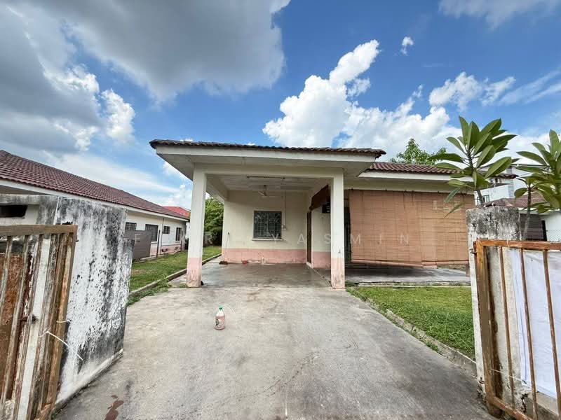 Bungalow for Sale in Taman Pinggiran Putra (Seri Kembangan) - Fikri Yasmin - Exterior - PropertyGuru.com.my