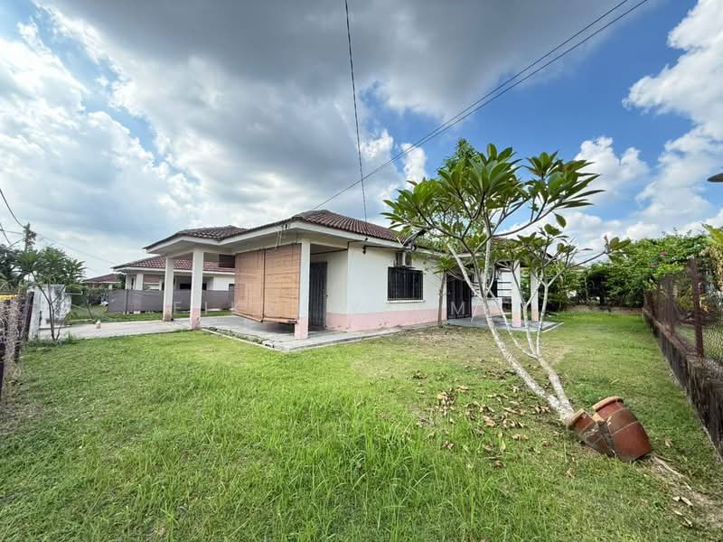 Bungalow for Sale in Taman Pinggiran Putra (Seri Kembangan) - Fikri Yasmin - Exterior - PropertyGuru.com.my