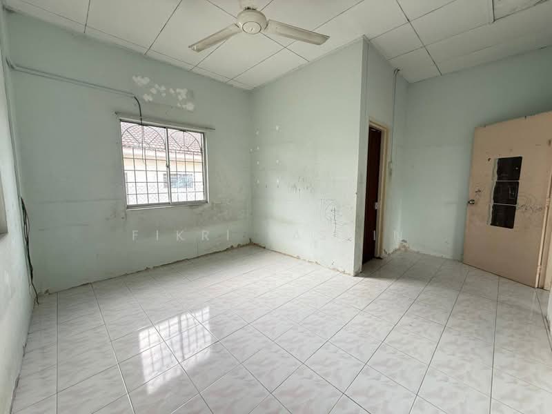 Bungalow for Sale in Taman Pinggiran Putra (Seri Kembangan) - Fikri Yasmin - PropertyGuru.com.my