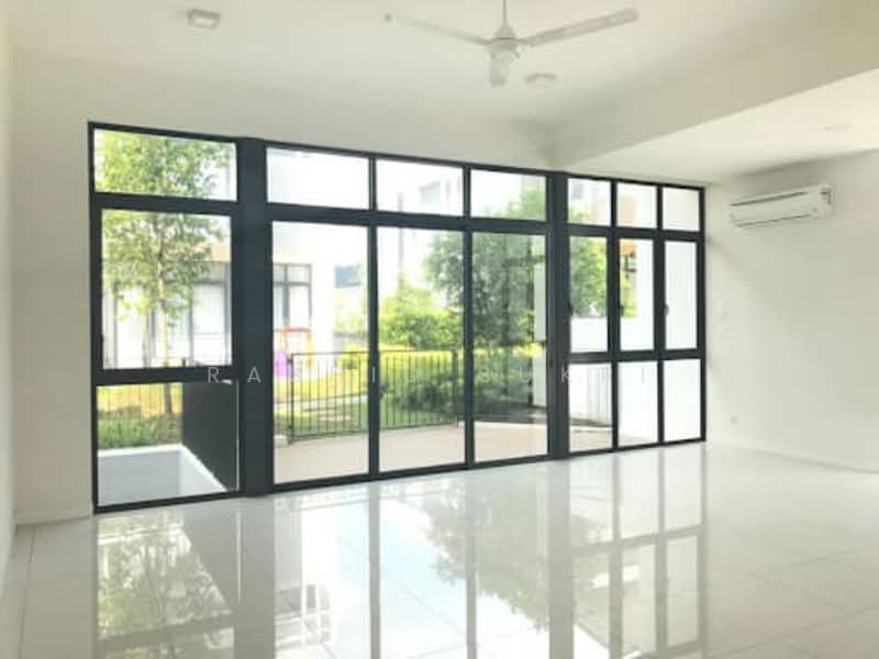3-storey Terraced House for Rent in Ampang (Kuala Lumpur) - Rashid Sukri - Living Room - PropertyGuru.com.my