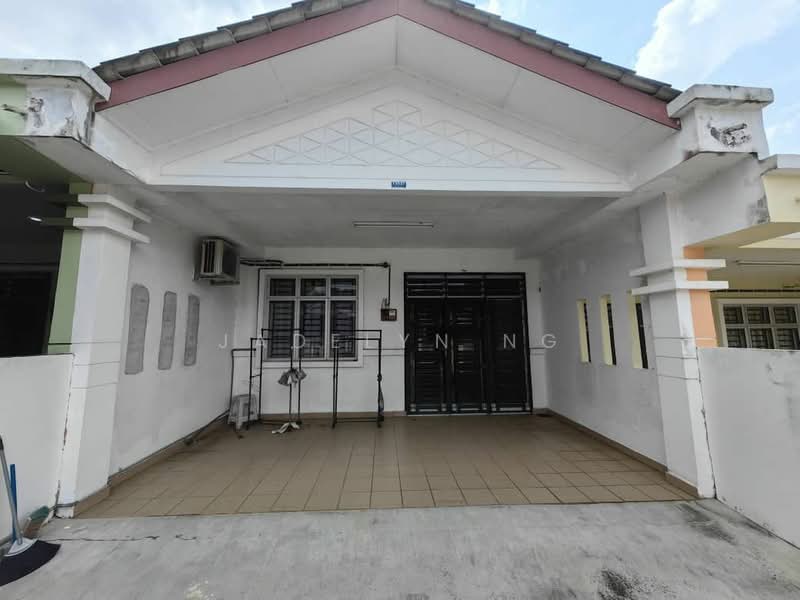 1-storey Terraced House for Sale in Bandar Putra (Kulai) - Jadelyn Ng - Exterior - PropertyGuru.com.my
