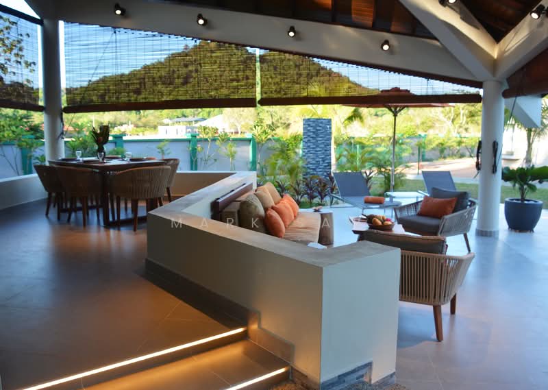 Villa Bunga Raya untuk Untuk Dijual - RM 2,650,000, Feb 2026 - Dining and lounge area - PropertyGuru.com.my