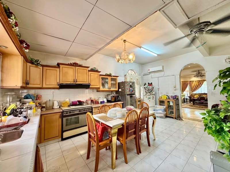 2-storey Terraced House for Sale in Shah Alam (Selangor) - Nur Alia Omar - Kitchen - PropertyGuru.com.my