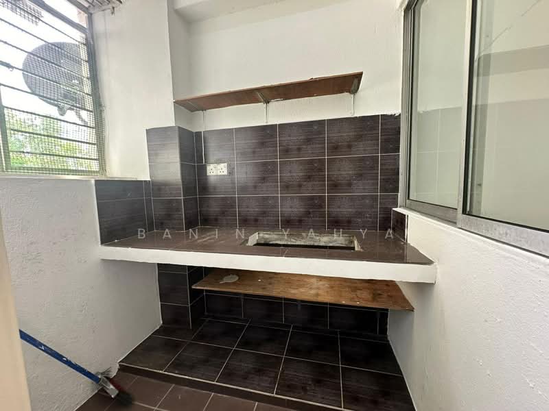 Apartment for Sale at Sering Casuarina - Banin Yahya - Kitchen - PropertyGuru.com.my