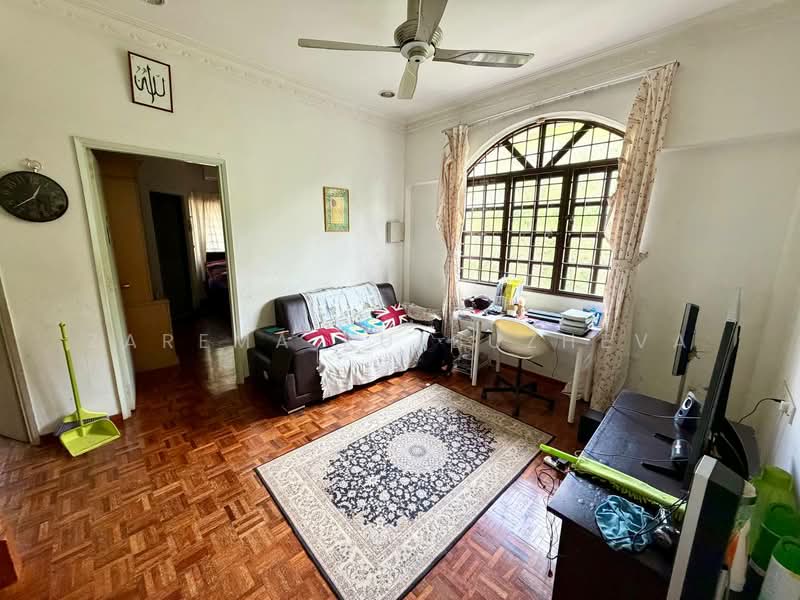 2-storey Terraced House for Sale in Bandar Sungai Long (Selangor) - Zarema Kulbuzheva - Living Room - PropertyGuru.com.my