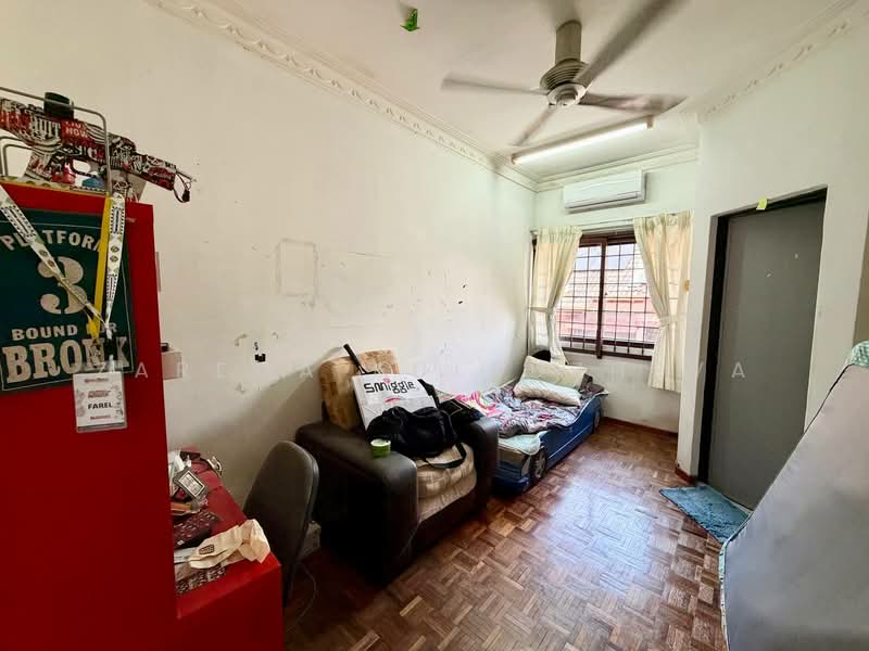 2-storey Terraced House for Sale in Bandar Sungai Long (Selangor) - Zarema Kulbuzheva - Bedroom - PropertyGuru.com.my