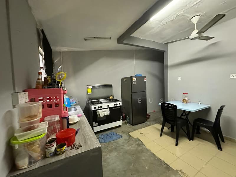 RENOVATED Single Storey Terrace Jalan Kesum Seksyen 24 Shah Alam untuk Untuk Dijual - RM 420,000, Feb 2026 - Kitchen - PropertyGuru.com.my