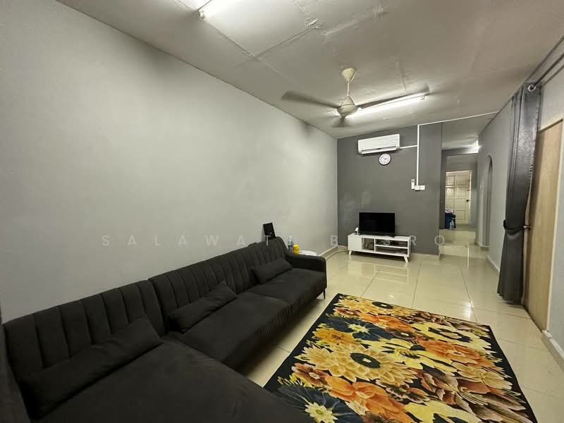 RENOVATED Single Storey Terrace Jalan Kesum Seksyen 24 Shah Alam untuk Untuk Dijual - RM 420,000, Feb 2026 - Living Room - PropertyGuru.com.my