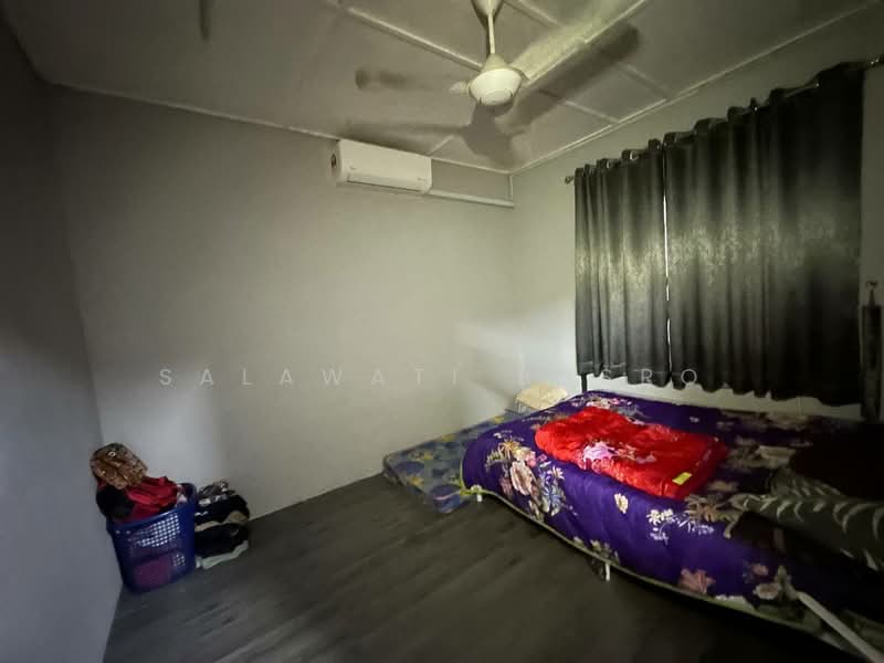 RENOVATED Single Storey Terrace Jalan Kesum Seksyen 24 Shah Alam untuk Untuk Dijual - RM 420,000, Feb 2026 - Bedroom - PropertyGuru.com.my