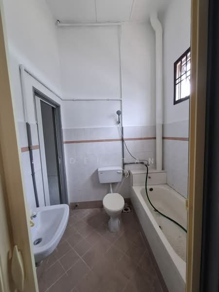 2-storey Terraced House for Sale in Skudai (Johor) - Iden Tan - Bathroom - PropertyGuru.com.my