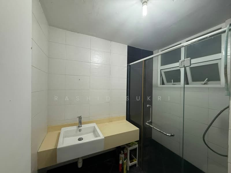 Service Residence for Sale at Saville @ Melawati - Rashid Sukri - Bathroom - PropertyGuru.com.my