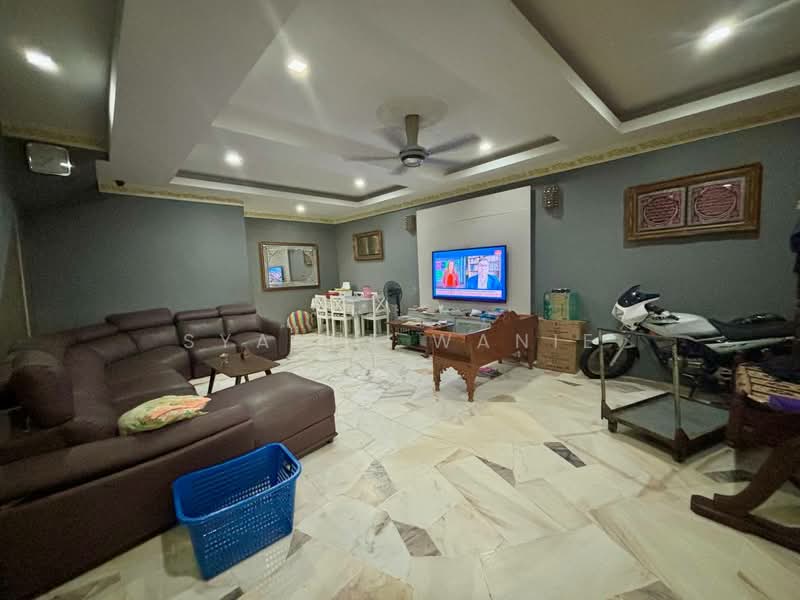 2-storey Terraced House for Sale in Saujana Puchong (Puchong) - Syazue Wanie - Living Room - PropertyGuru.com.my