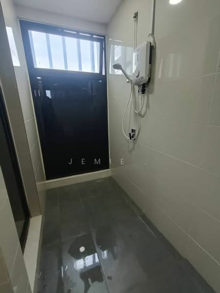 Service Residence for Rent at Southkey Mosaic - Jemie . - Bathroom - PropertyGuru.com.my