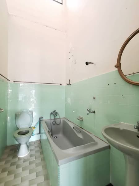 Taman Ungku Tun Aminah - Double storey terrace untuk Untuk Dijual - RM 630,000, Feb 2026 - Bathroom - PropertyGuru.com.my