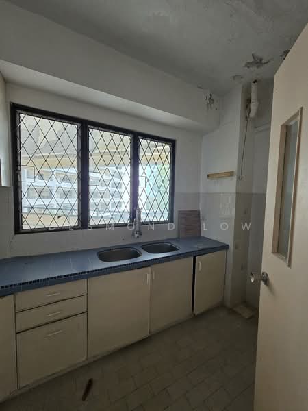 Condominium for Sale at The Reef Condominium - Desmond Low - Kitchen - PropertyGuru.com.my