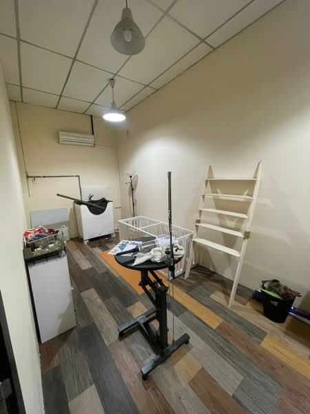 Shop for Rent in Taman Gaya (Ulu Tiram) - Jemie . - Interior - PropertyGuru.com.my